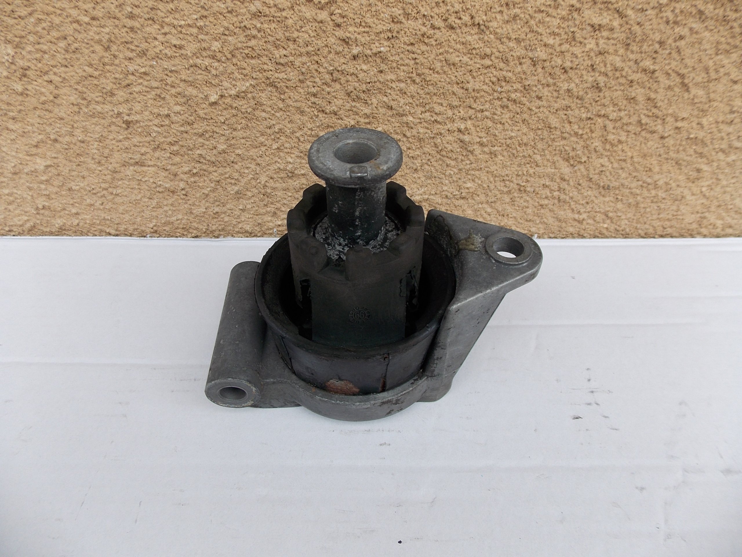 Astra II g 1.8 16V X18XE1 лапа кронштейн подушка