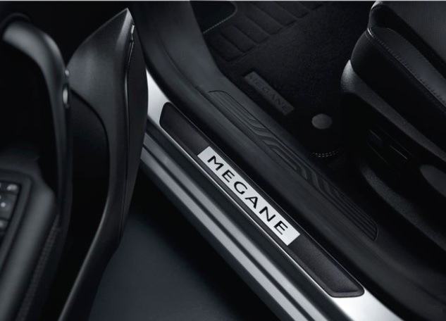 Nakladki progowe przod RENAULT MEGANE IV ORYGINAL Manufacturer Renault