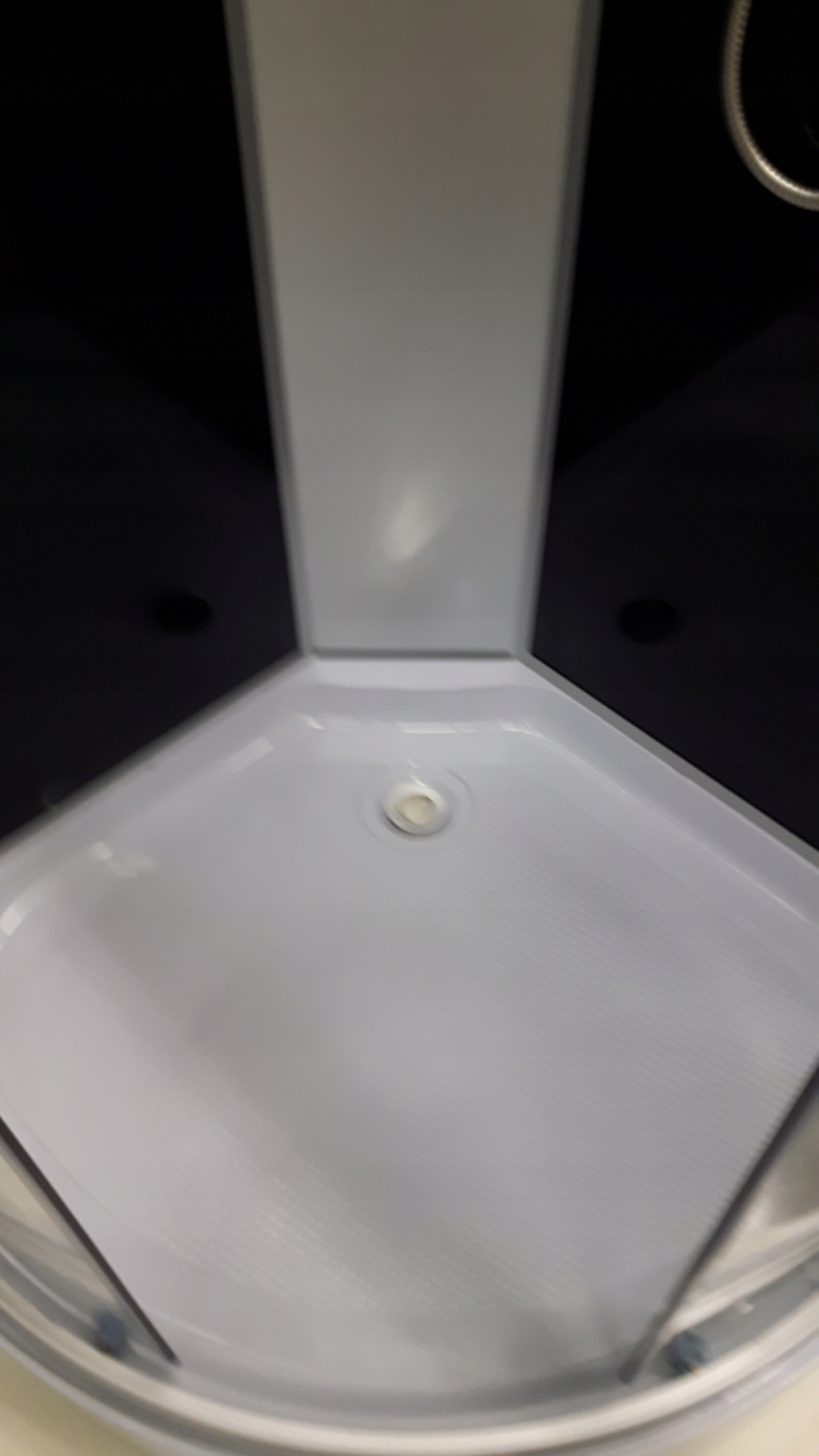 KABINA PRYSZNICOWA Z HYDROMASAŻEM 90x90 Marka Kerra