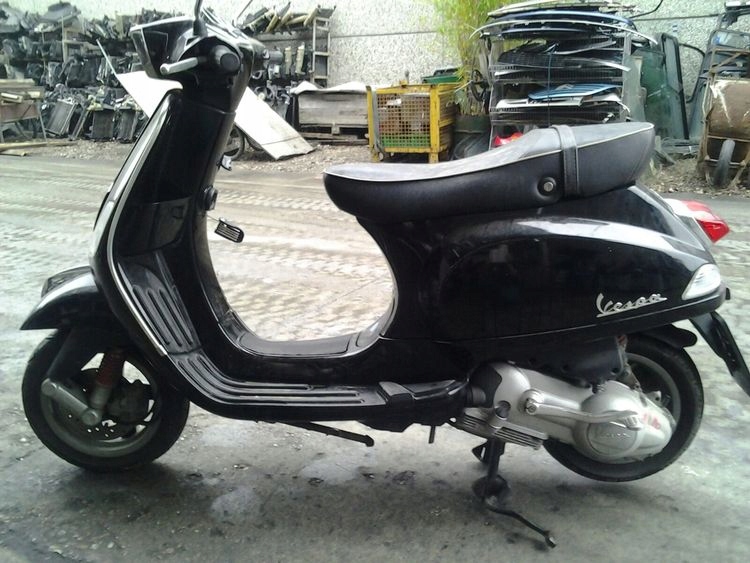 PIAGGIO VESPA 125 2008r RAMA,KAROSERIA TYŁ Producent inny