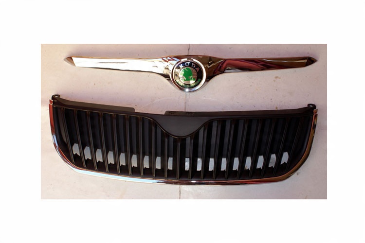 

Atrapa Gril Grill Chrom Znak Skoda Superb II 2