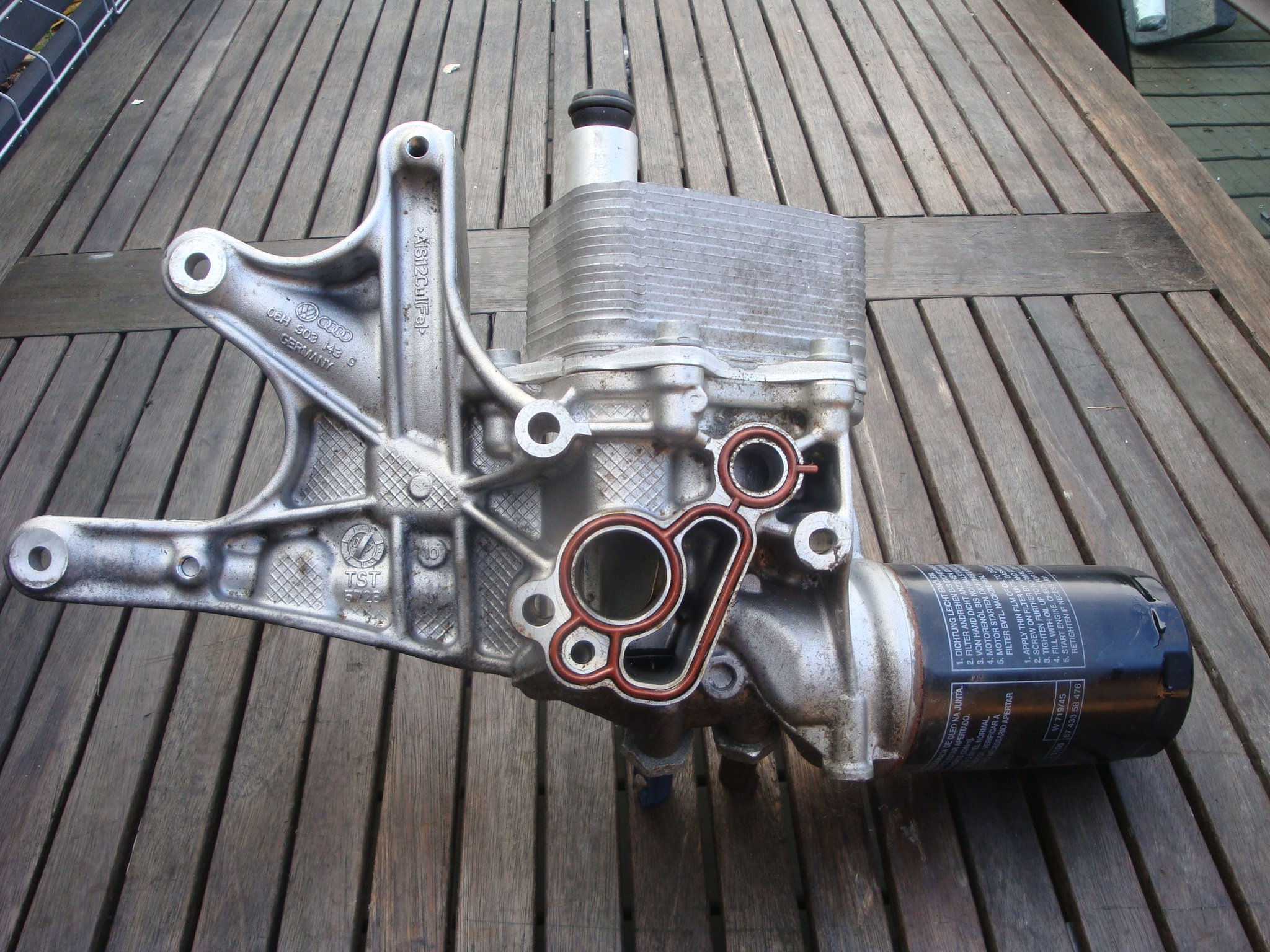 Ручка лапи маслоохолоджувача AUDI A8 D4 06h903143g