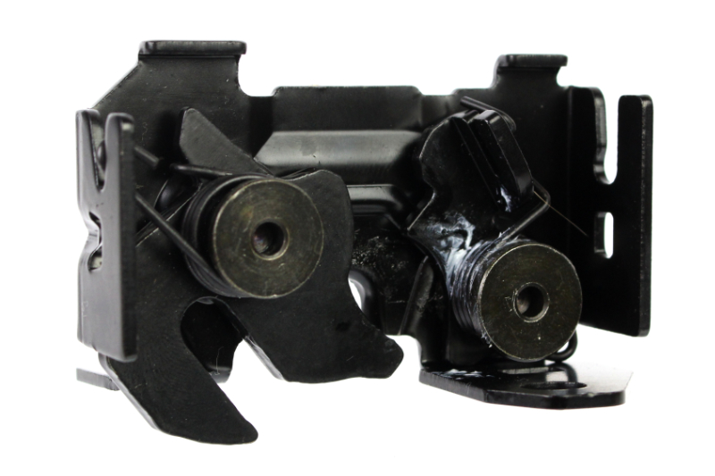 2048800260 - Замок болт капота MERCEDES C E ML GL W166