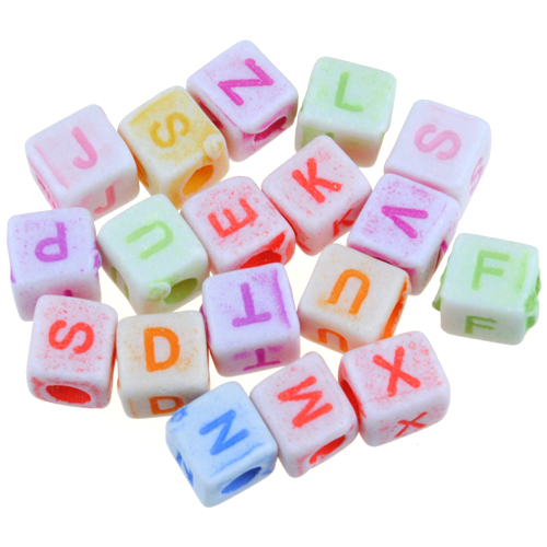 MIX koraliki Kostki z literkami miks Literki 5mm ~100szt