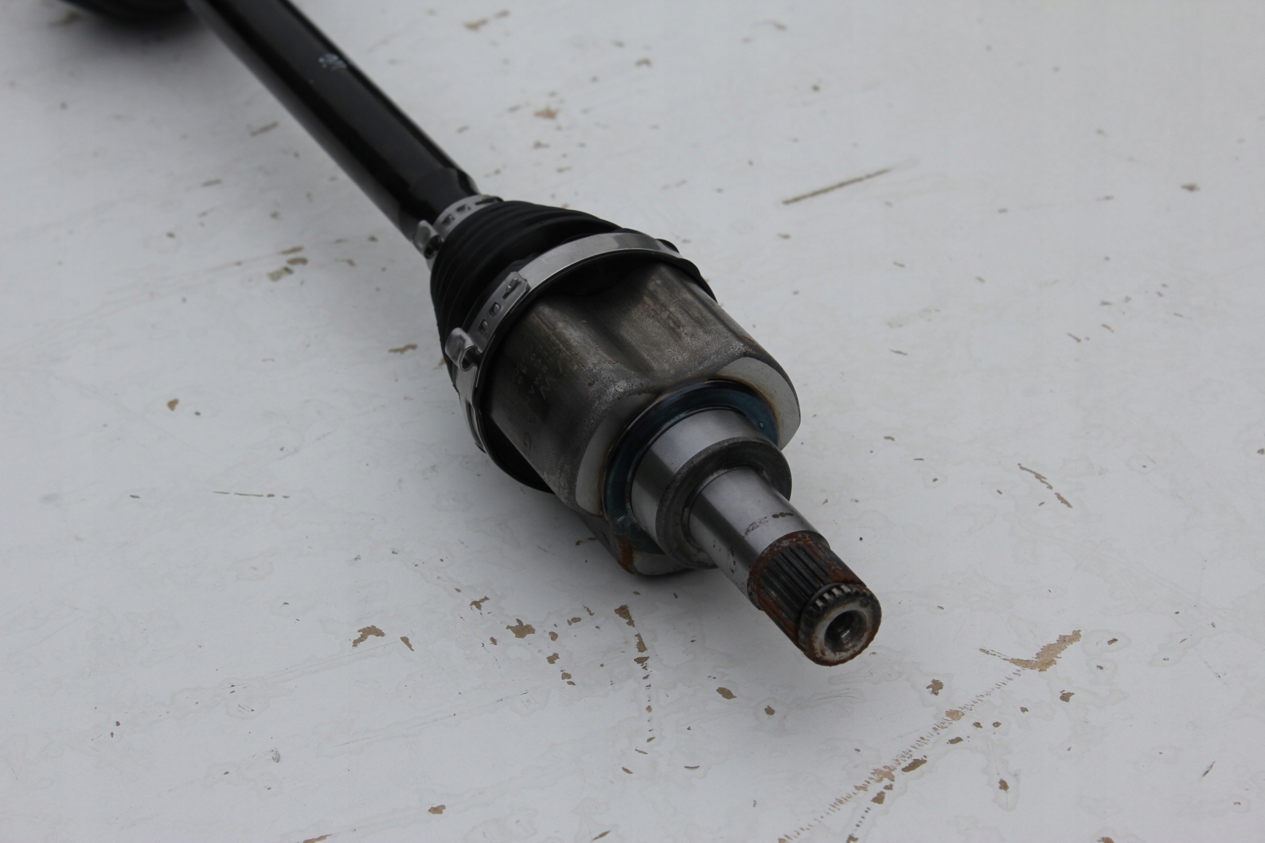 Półoś z przegubami równobieżnymi 6C0407271H Typ silnika Benzyna