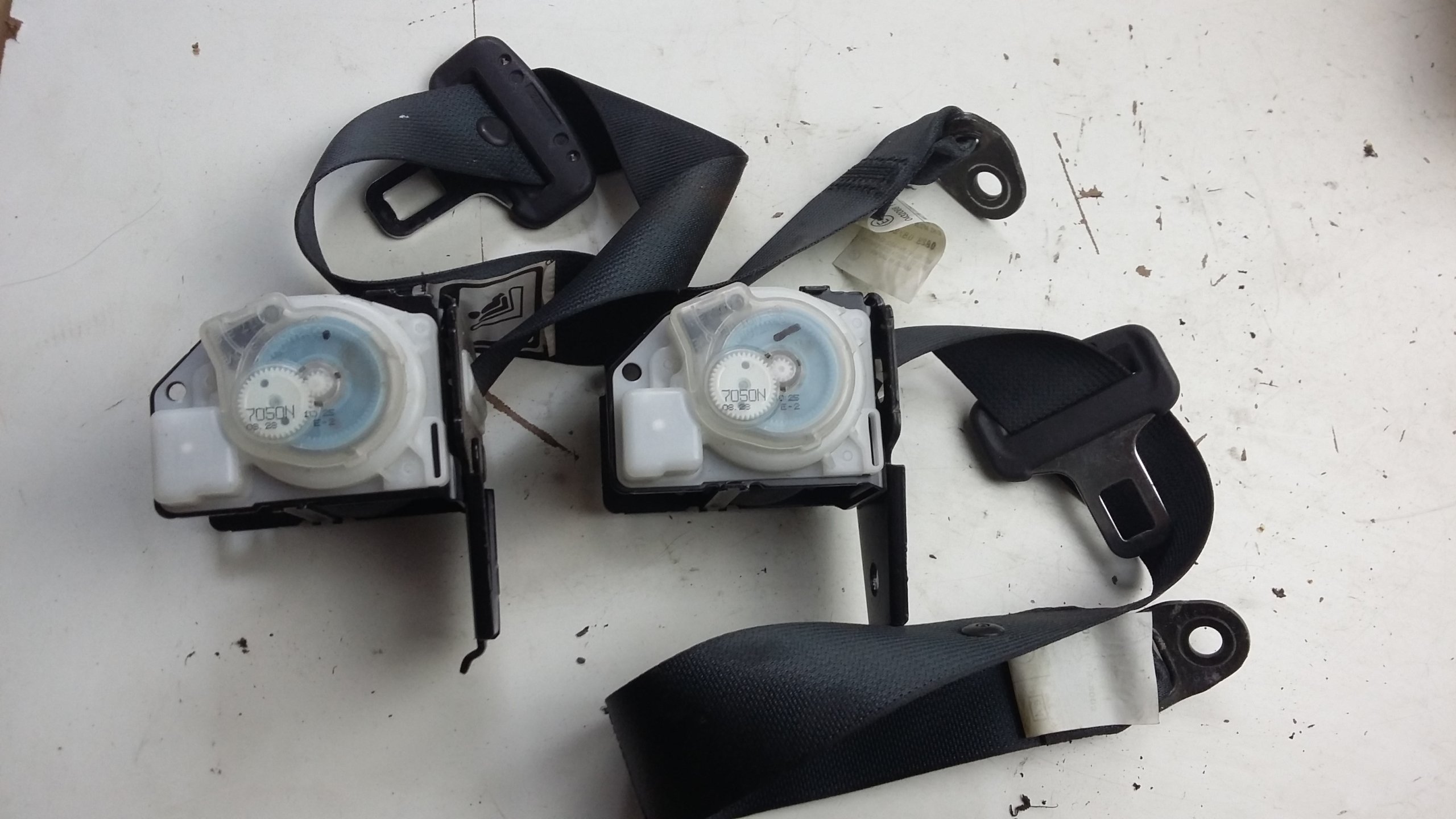ремень безопасности задний mazda RX8 0566011500