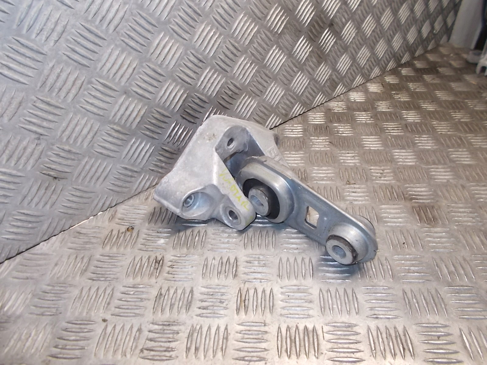 КРІПЛЕННЯ ЛАПА ПОДУШКА KADJAR КРОНШТЕЙН МУФТА