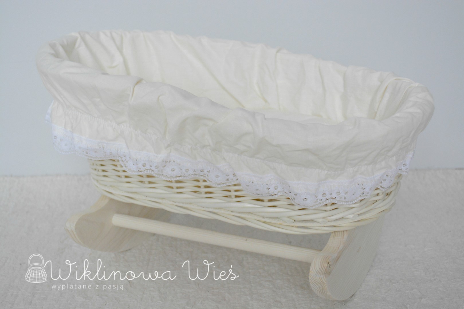 BIAŁA KOŁYSKA DLA LALEK Z WIKLINY KREMOWY ECRU Kod producenta Wózek08