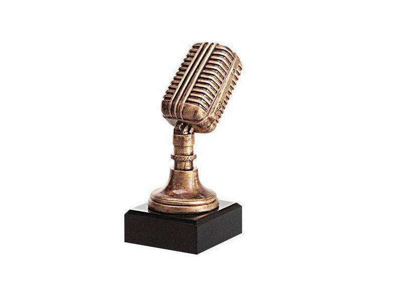 Статуэтка микрофон с гравировкой. Микрофон гравировка. Золотой микрофон статуэтка. Статуэтка микрофон. Сувенирная статуэтка для микрофона.