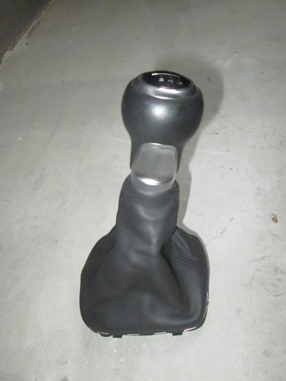 Galka zmiany biegow mieszek Audi Q3 8U0