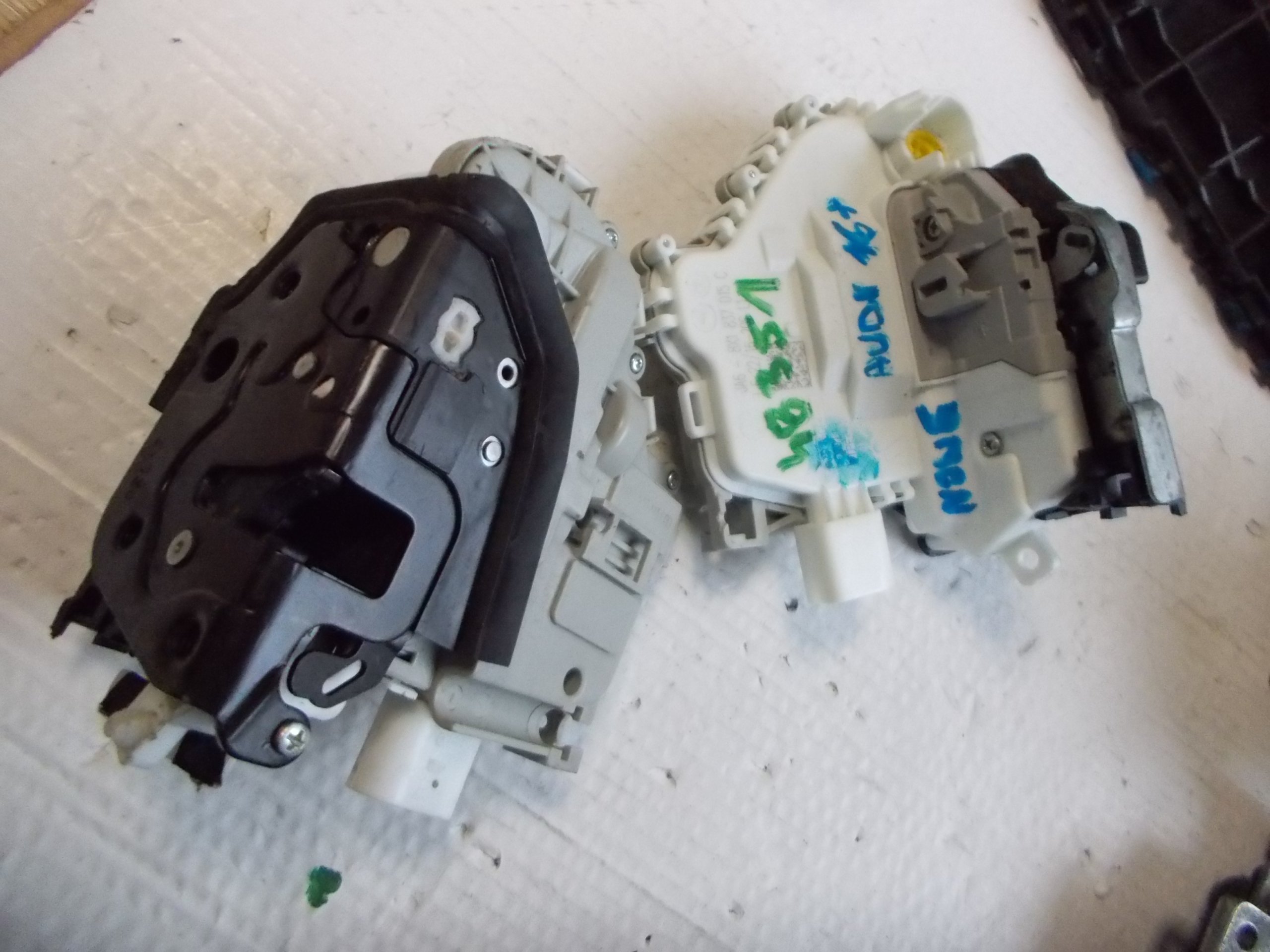 ЗАМОК AUDI A1 A3 A4 '16 ПЕРЕД LEWYx1837015b/C #