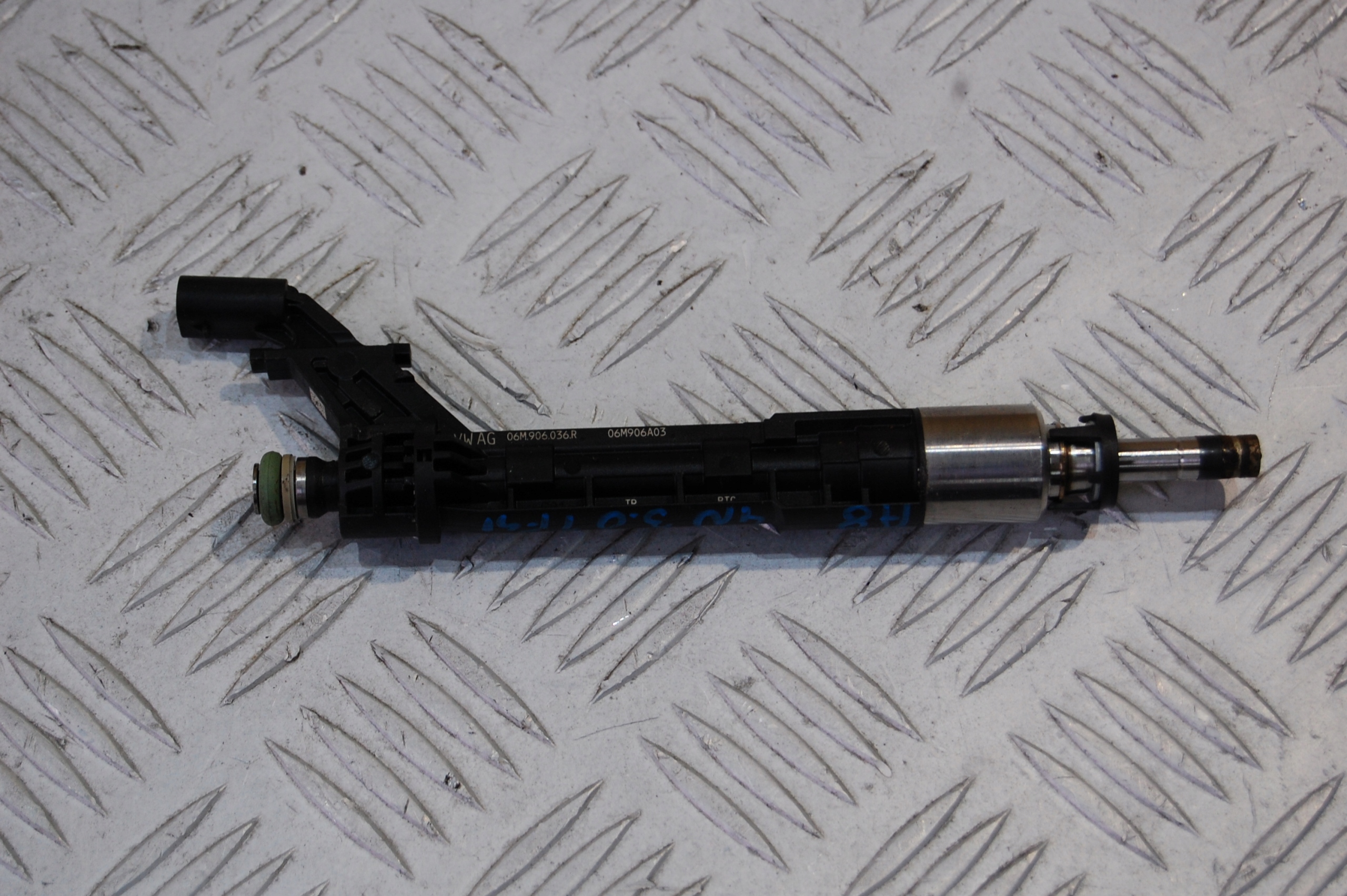 injector AUDI A8 D5 4N 06M906036R