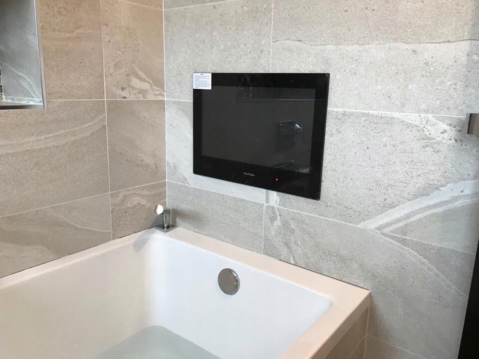 PV телевизор для ванной комнаты водонепроницаемый 19  IP65 Brand Proofvision