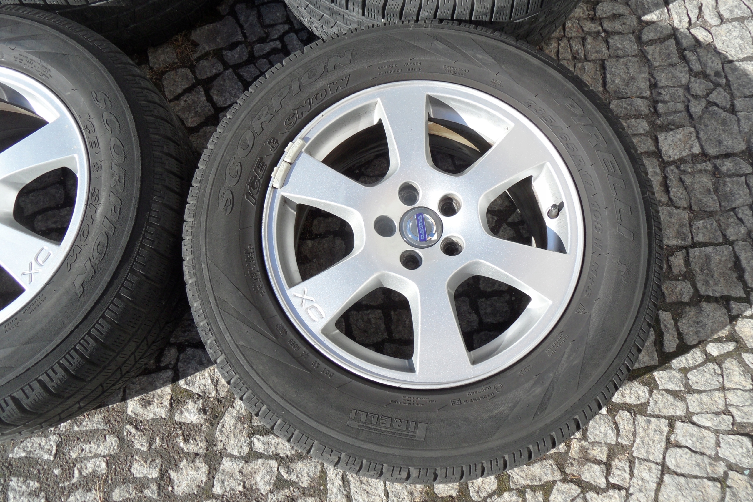 KOŁA FELGI ALUMINIOWE Z OPONAMI VOLVO XC60 Rodzaj felg Aluminiowe