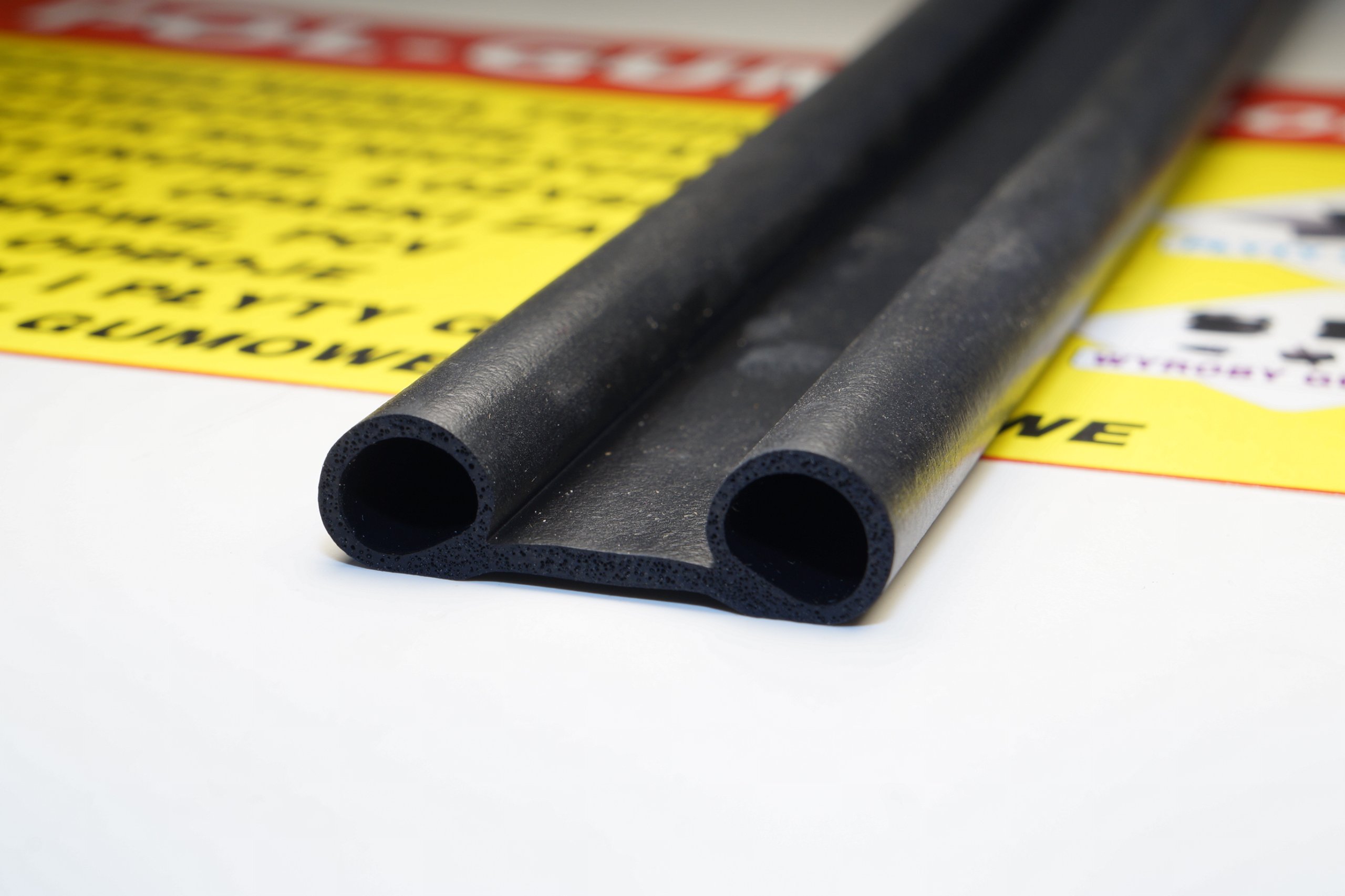 USZCZELKA GUMOWA PIANKOWA DO CHŁODNI DRZWI BRAM Marka inna