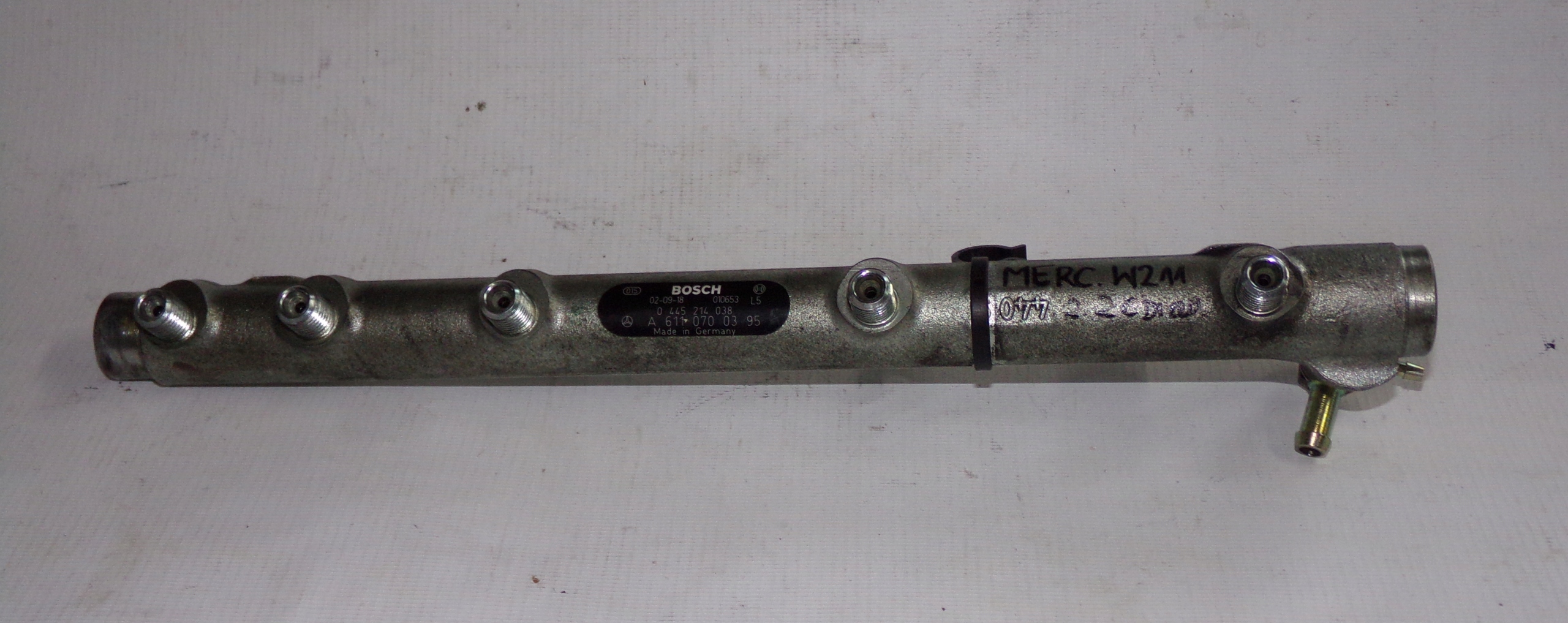Bosch A6110700395 топливная рейка