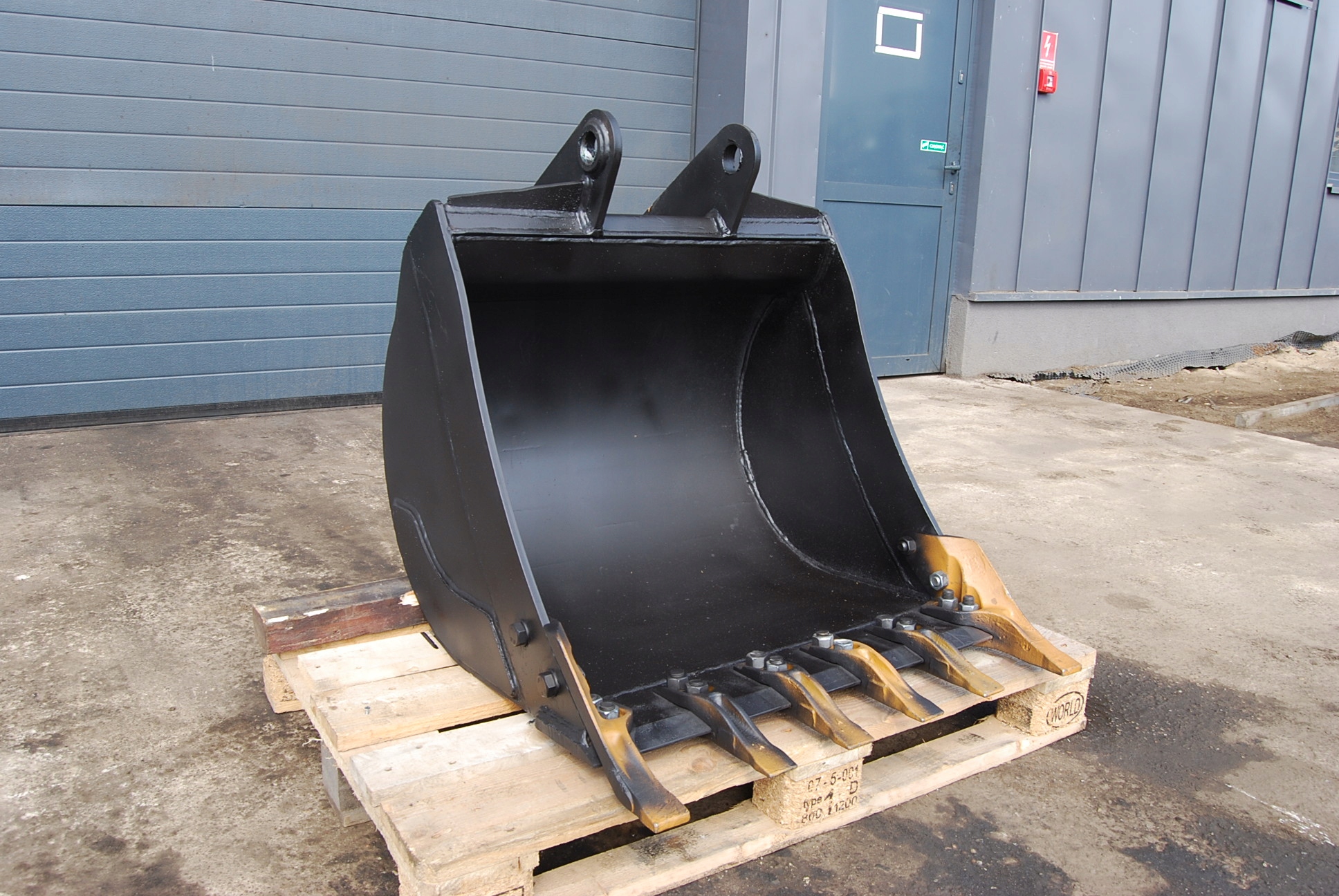 ŁYŻKA PODSIĘBIERNA JCB 3CX CAT 428 432 VOLVO BL 71 Producent części PBL Problach