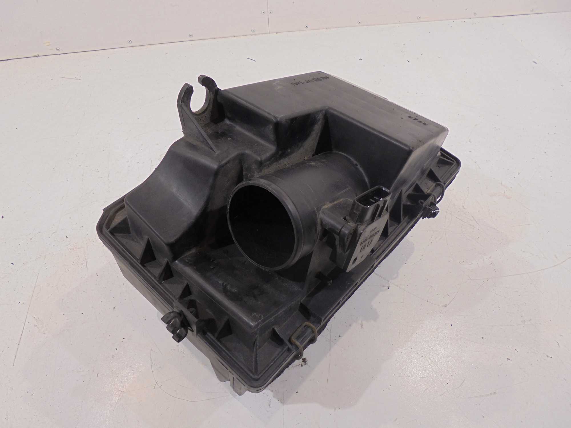 корпус салонного фильтра Воздух mazda PREMACY 2.0