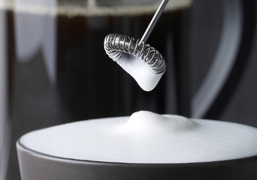 SPIENIACZ DO MLEKA MIKSER DO ŚMIETANKI MIKSEREK Kolor dominujący czarny