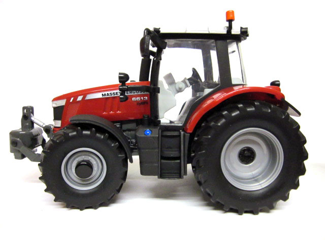 

Britains 42898A1TRAKTOR Massey Ferguson 6613 1:32