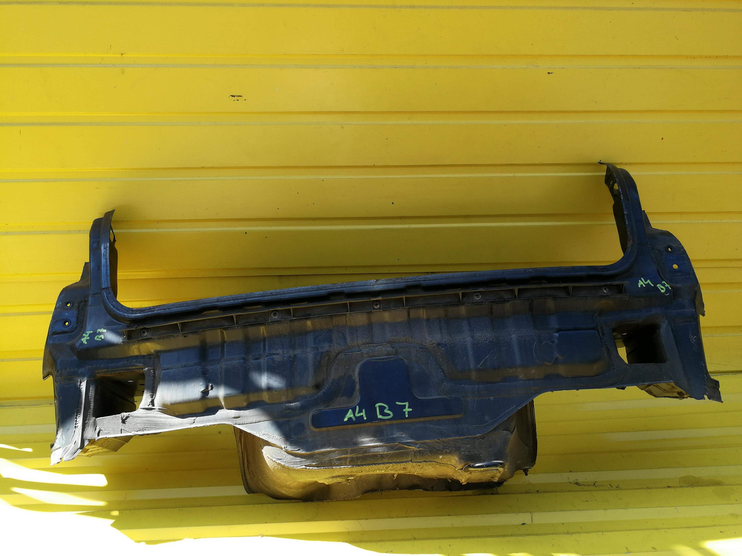 AUDI A4 B7 задній ремінь задній седан 05-08