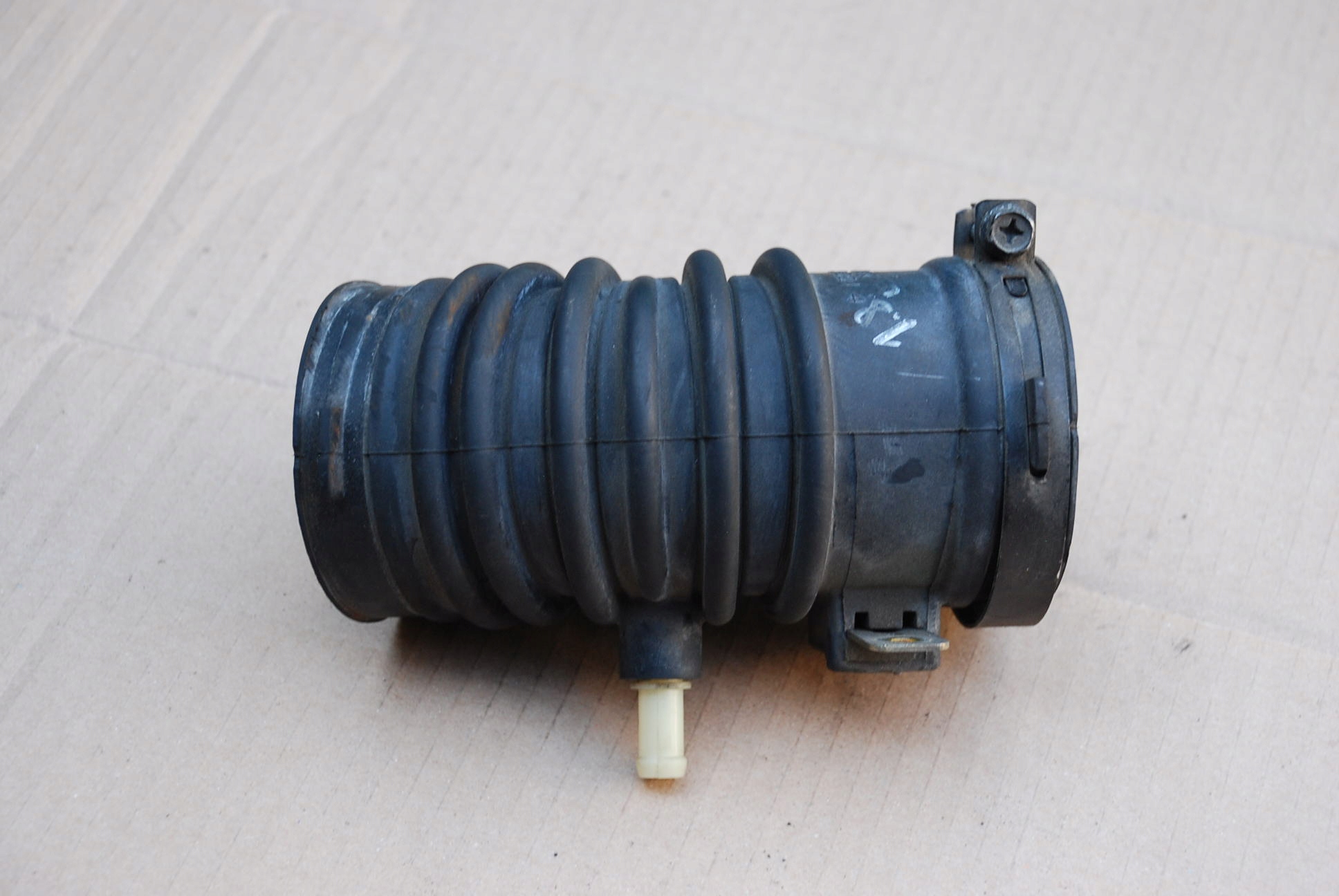 mazda 6 1.8 02-07 труба Воздух патрубок