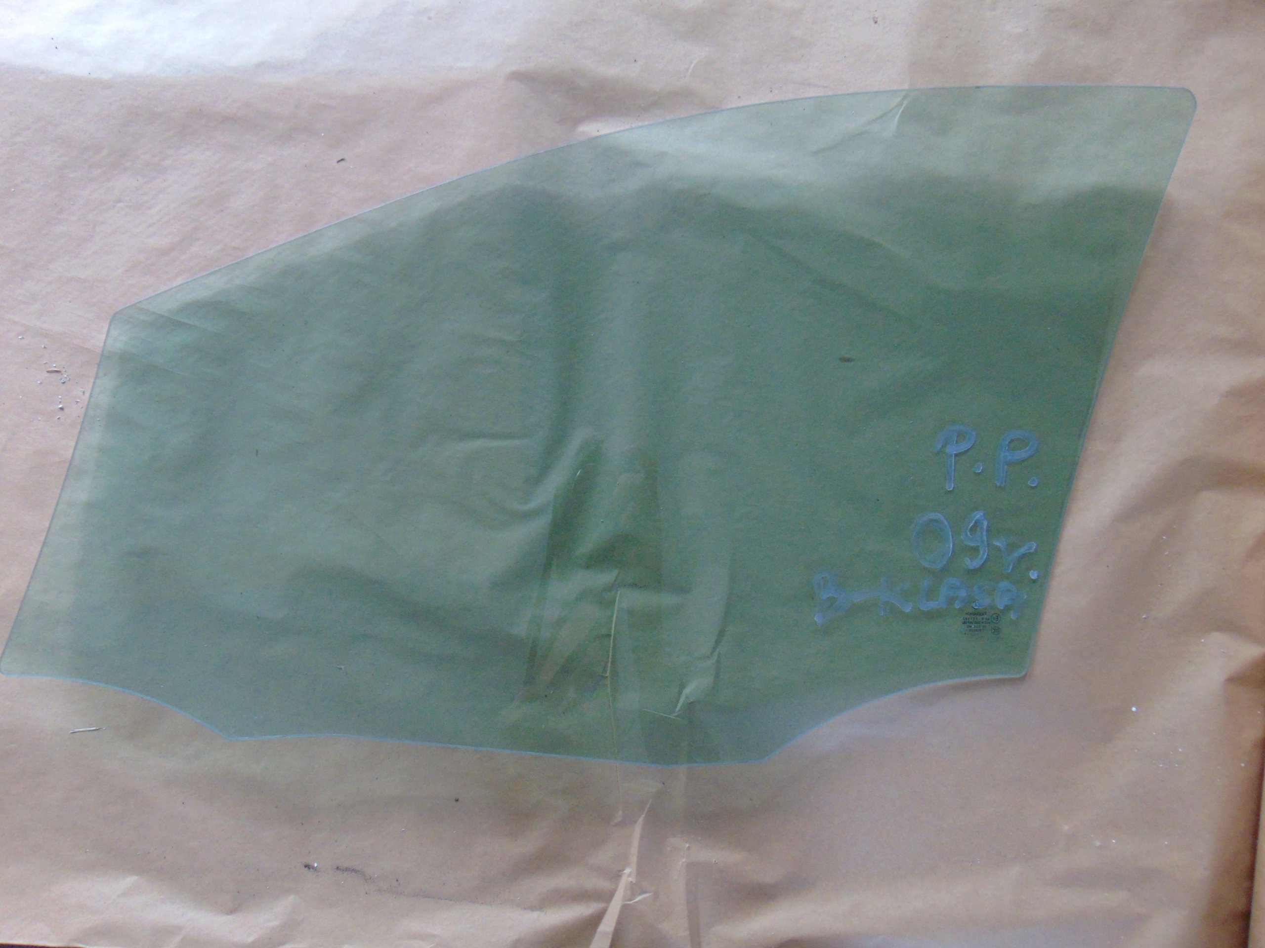 Переднє праве скло MERCEDES B Class W245 2009