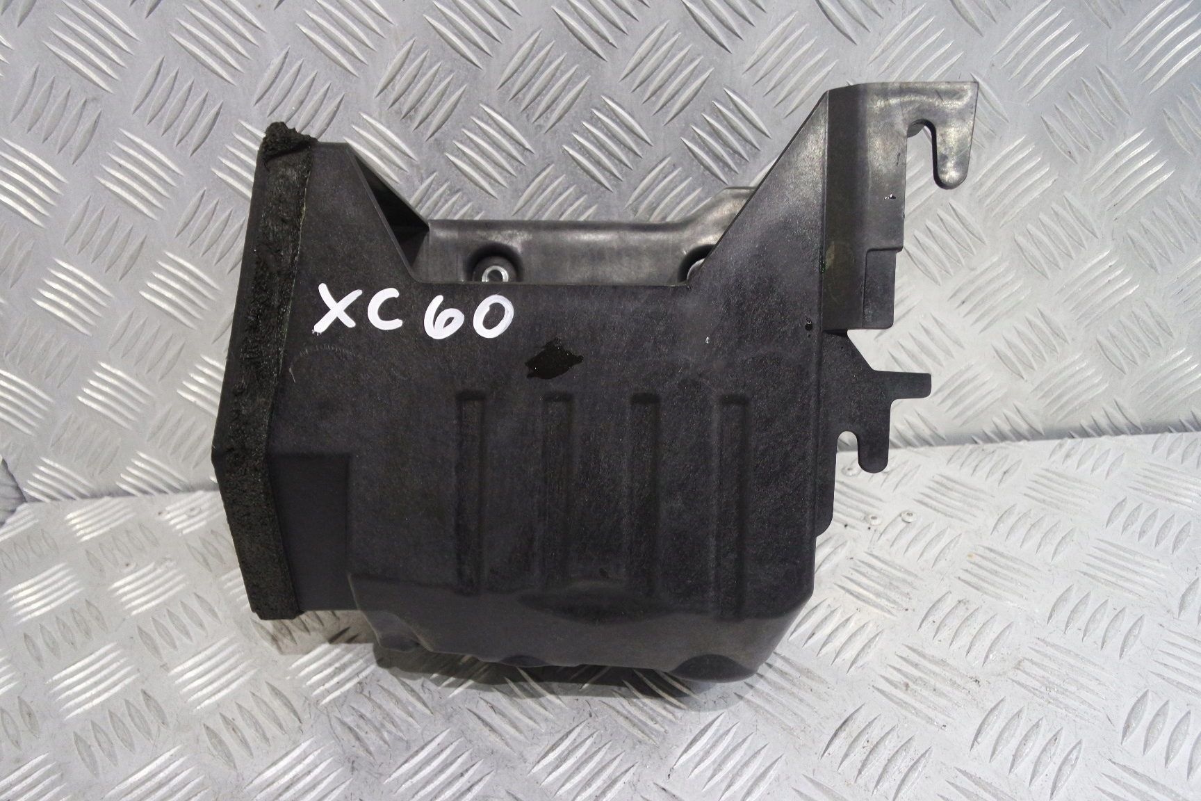 VOLVO XC60 II КРЫШКА АККУМУЛЯТОРА 31651454