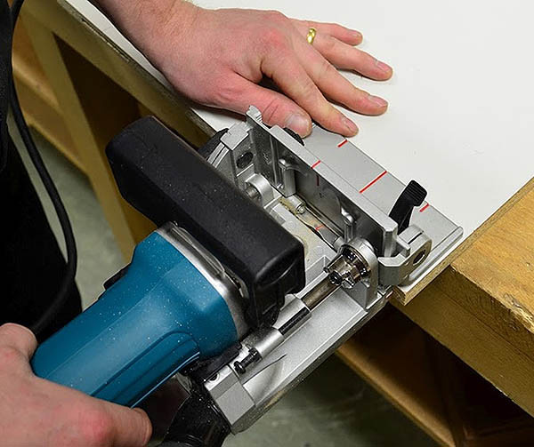 FREZARKA DO ROWKÓW LAMELOWNICA MAKITA PJ7000 701W Maksymalna liczba obrotów bez obciążenia 11000 RPM