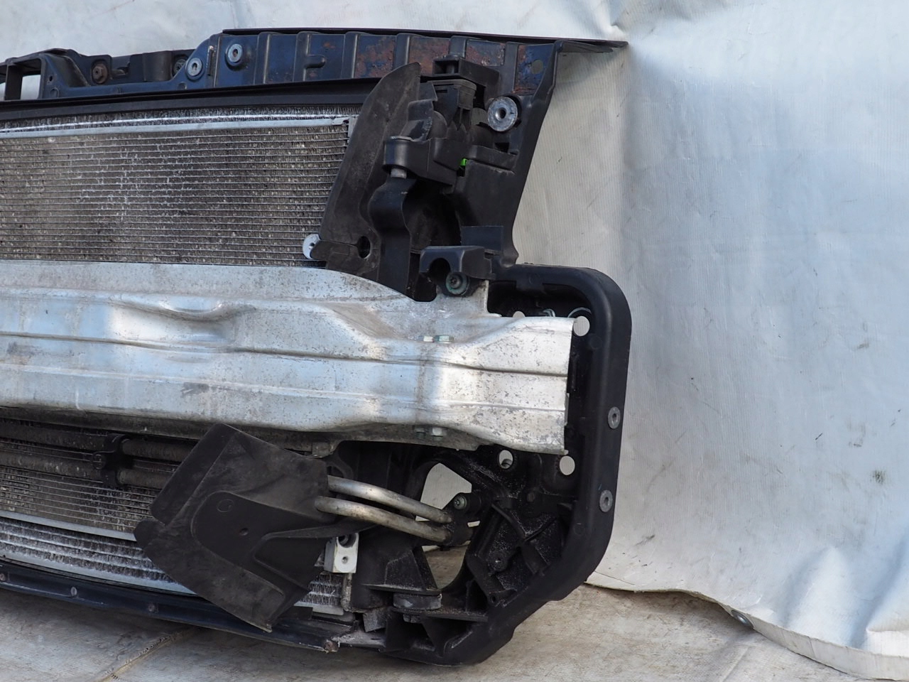 AP WZMOCNIENIE PAS PRZEDNI AUDI A6 C6 4F 3.2FSI Typ samochodu Samochody osobowe