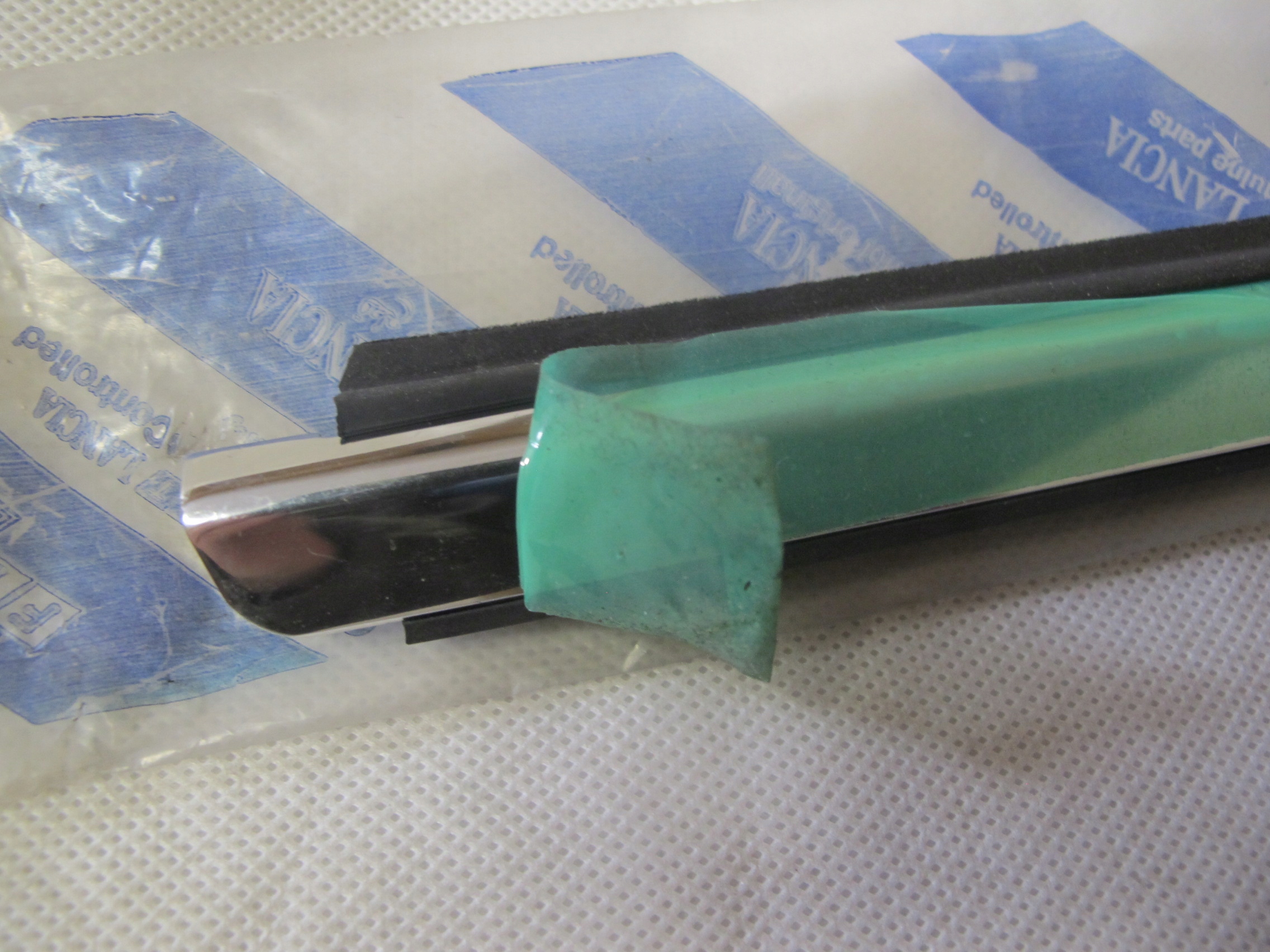 Listwa drzwi prawy przód chrom FIAT CROMA 90-96 Producent części Fiat OE