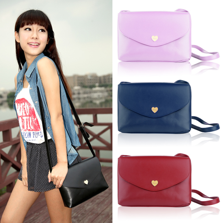 TOREBKA LISTONOSZKA NA DŁUGIM PASKU SERDUSZKO Materiał dominujący skóra ekologiczna