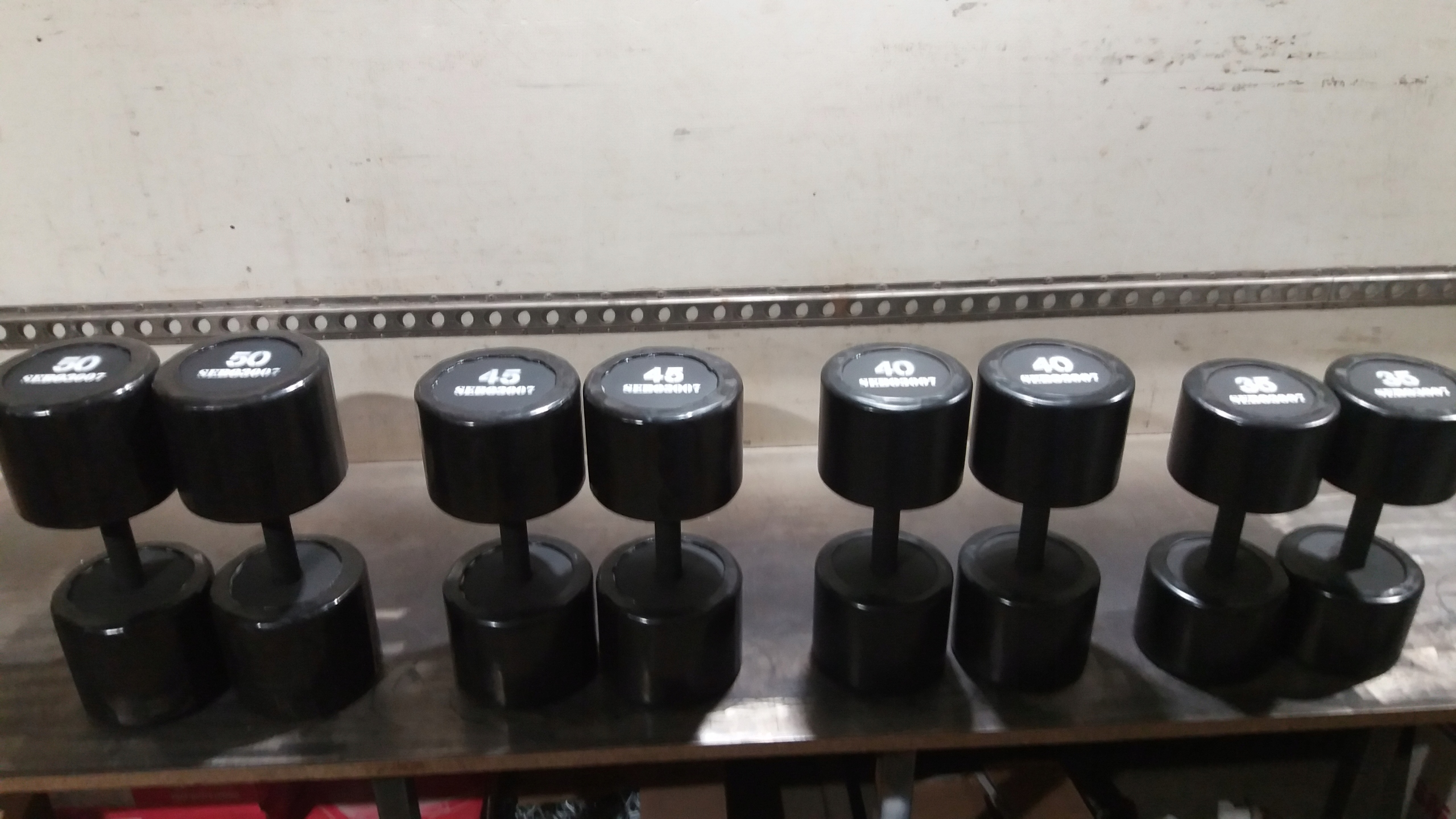 HANTLE STAŁE GUMOWANE ZESTAW 5-50kg 1045kg STOJAKI Rodzaj powlekane/gumowane