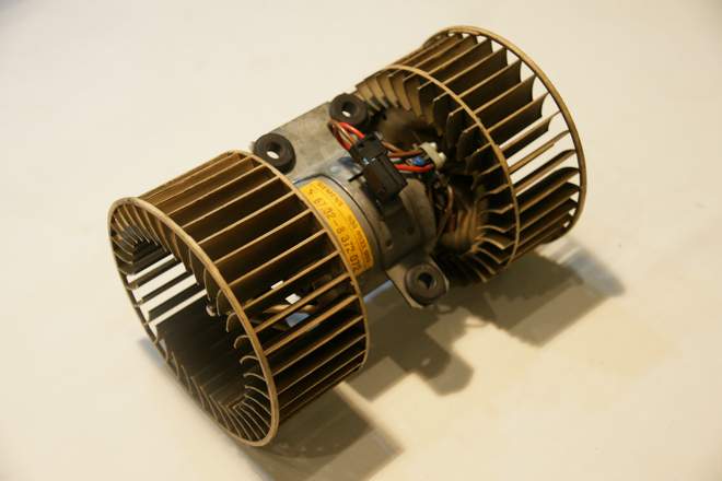 DMUCHAWA WENTYLATOR LAND ROVER RANGE ROVER III Typ samochodu 4x4/SUV Samochody osobowe