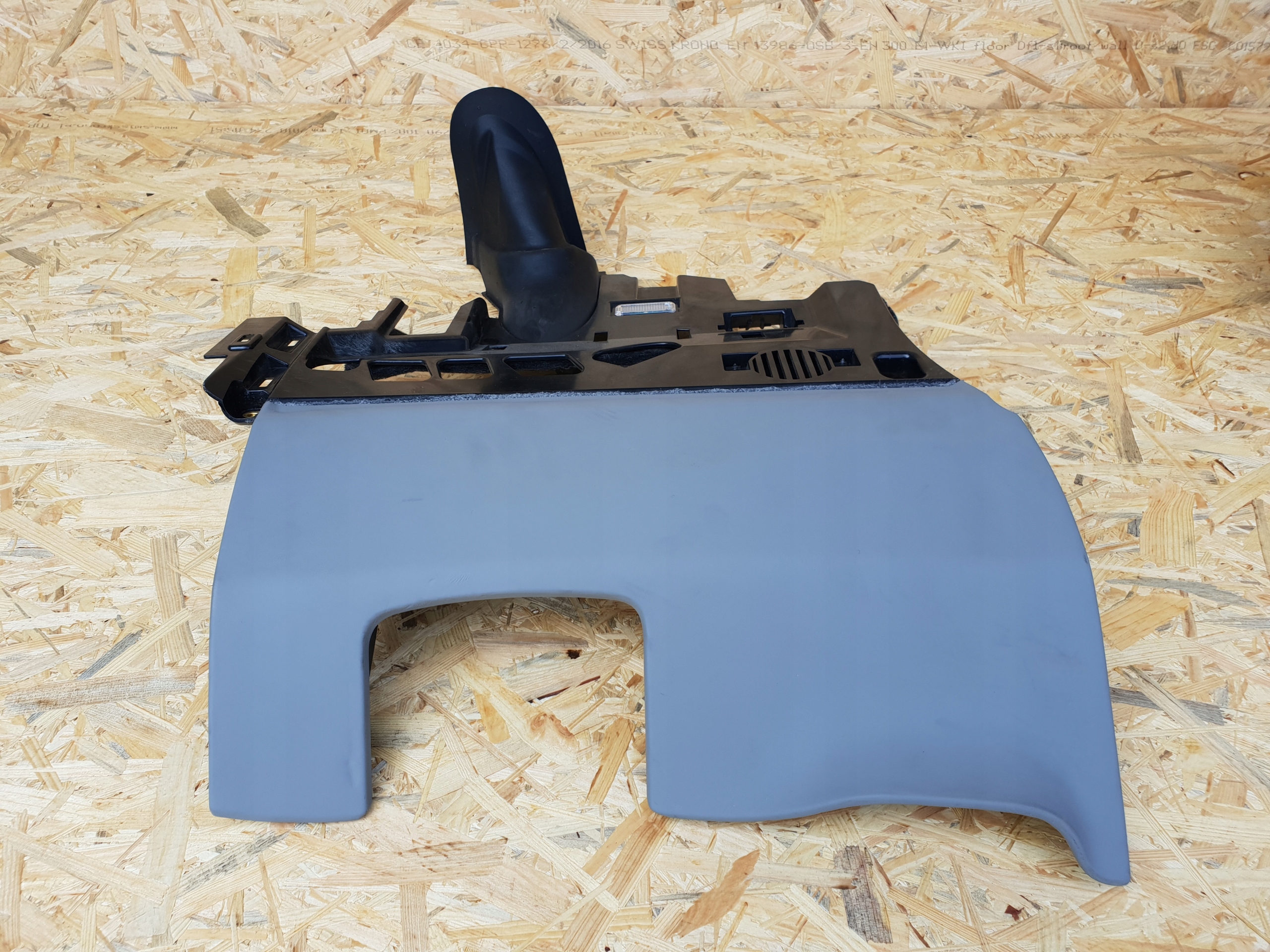 AUDI Q7 OSŁONA POD KIEROWNICE 4M1863075 FELSGRAU Typ samochodu Samochody osobowe