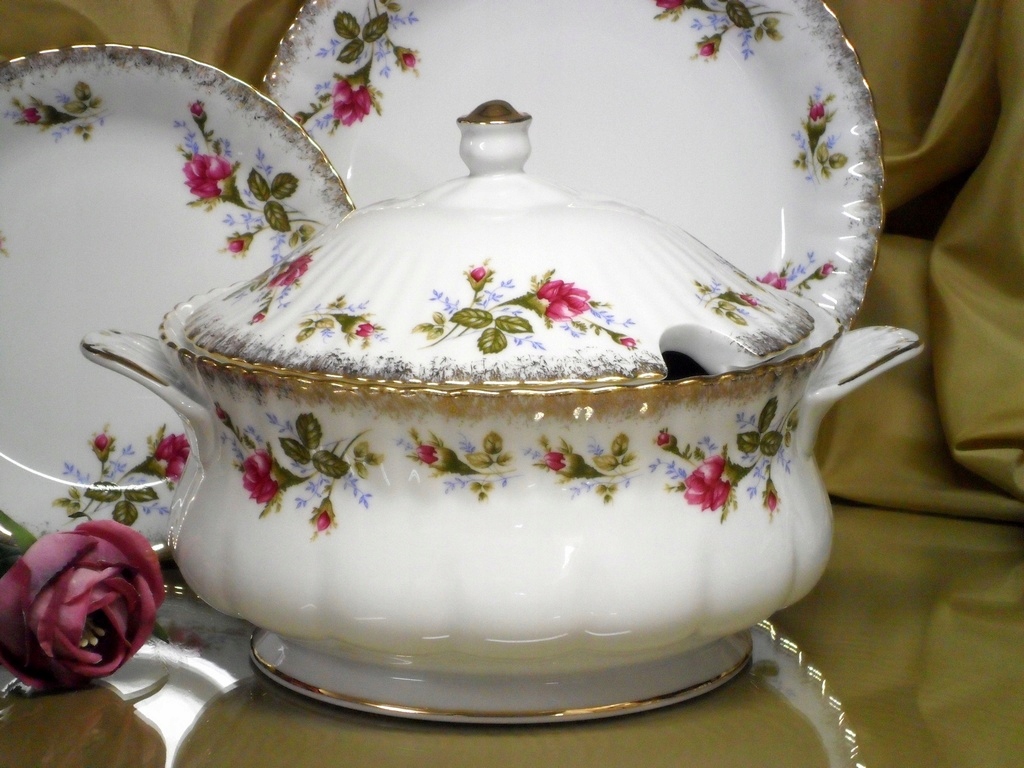 001 SOSJERKA IWONA CHODZIEŻ PORCELANA MALCER ZŁOTO Marka inna