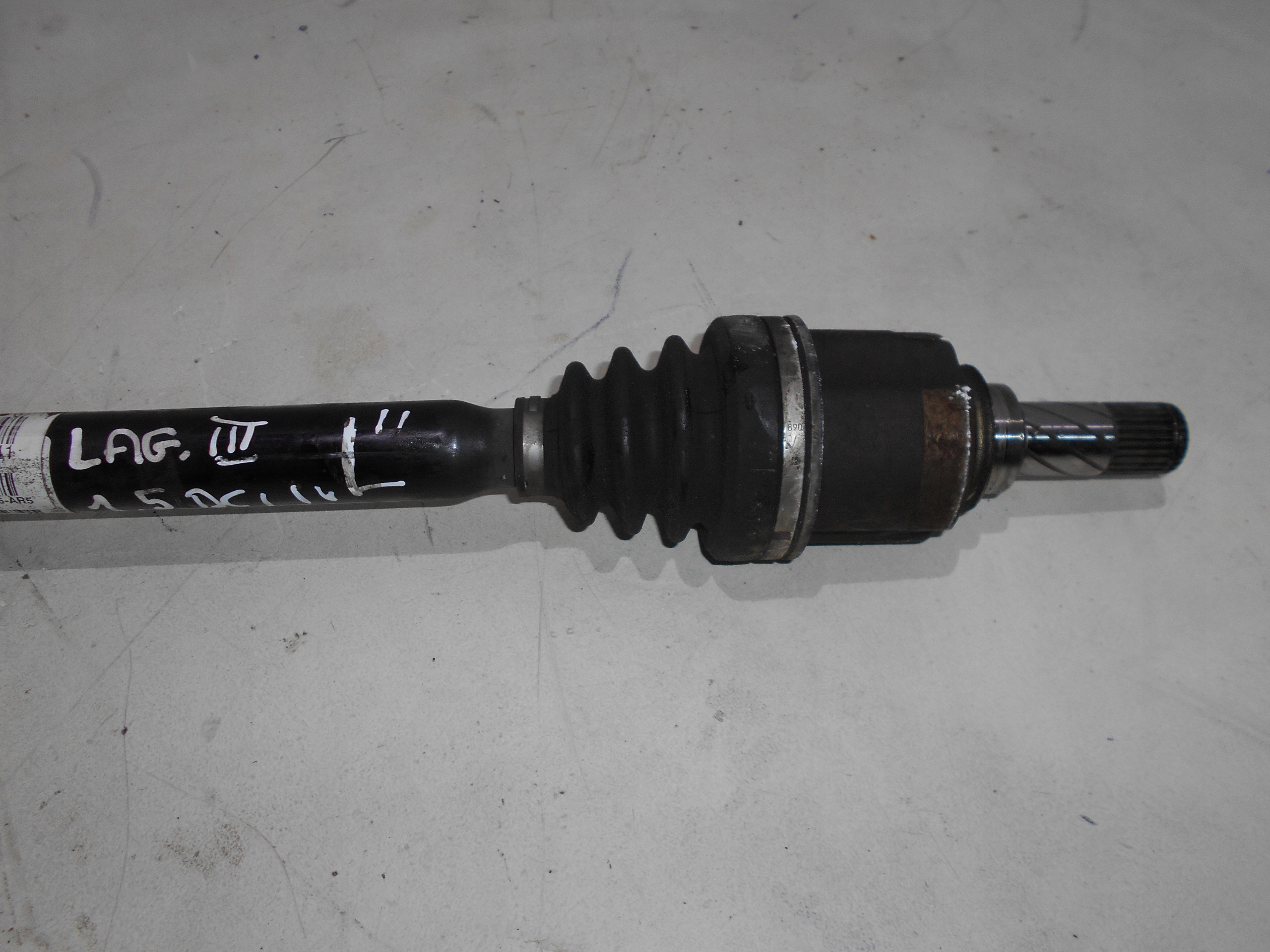 LAGUNA 3 III 1.5 DCI semi-axis left 8200538941