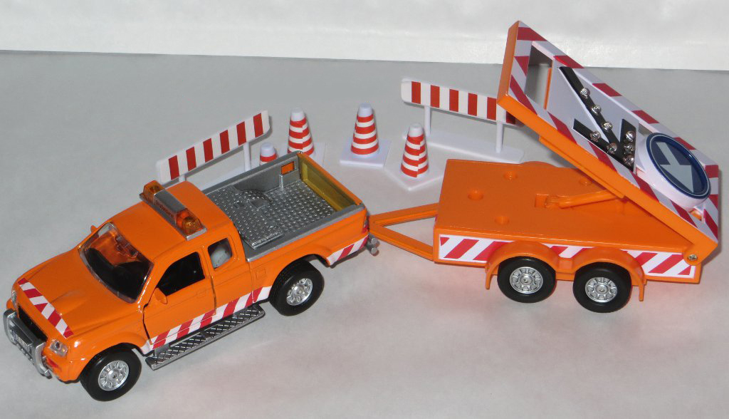 POMOC DROGOWA SŁUŻBA METALOWE AUTKO ŚWIATŁO 1:32 Bohater brak