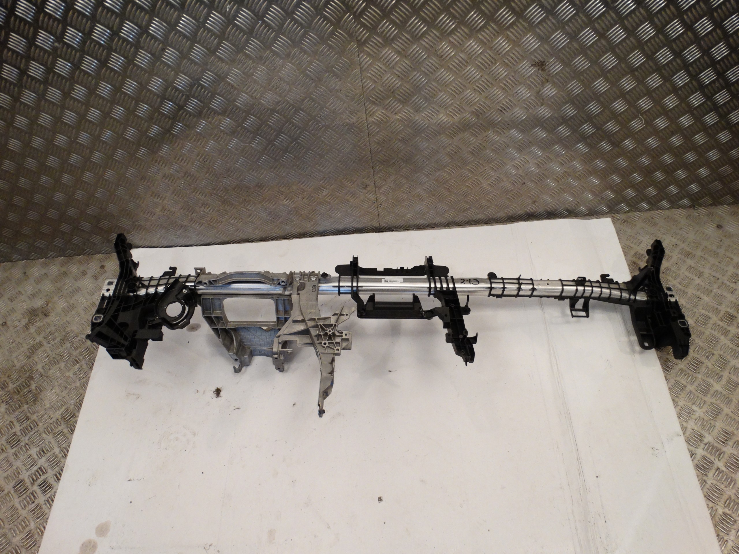 Support Console MERCEDES W213 W238 W290 W257 1
