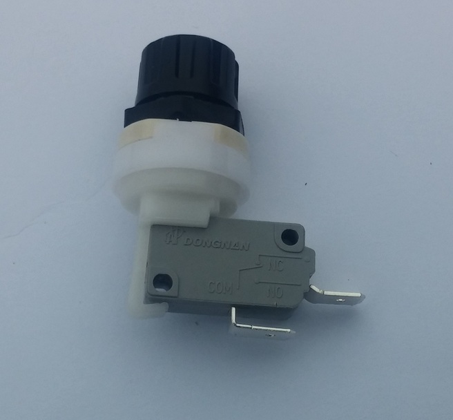 Stycznik elektryczny + przycisk pneumatyczny do młynka pompy + wężyk 2 mb Marka CDC