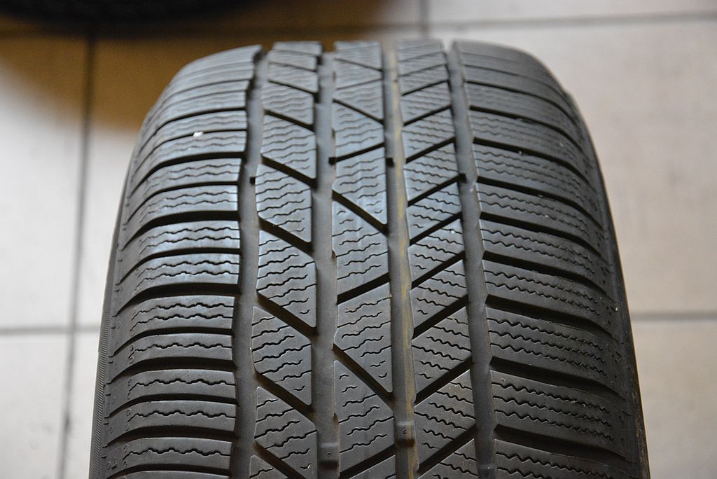 PNEUMATIKA CONTINENTAL 235/55R17 ...1ks použitá