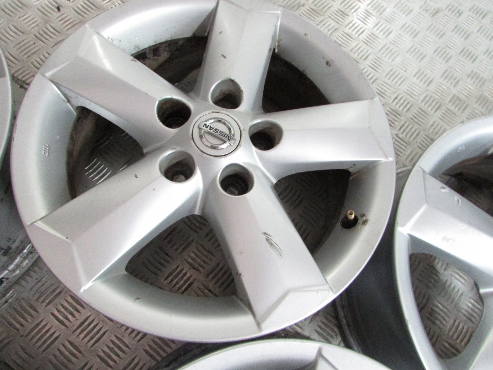 FELGA ALUMINIOWA 16 NISSAN QASHQAI J10 08r Liczba felg в пропозиція 1 szt . foto 1