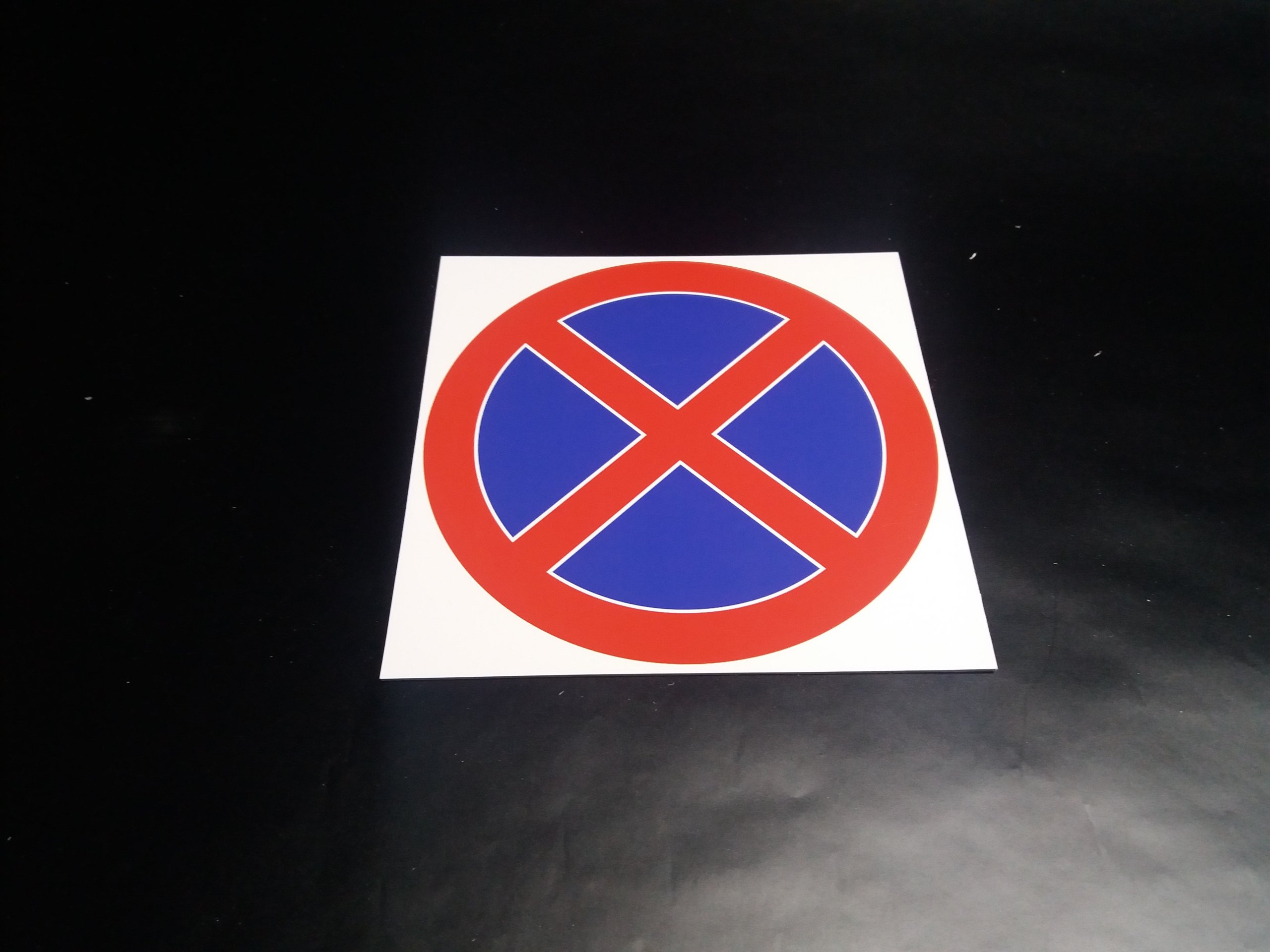 ZNAK TABLICA ZAKAZ ZATRZYMYWANIA SIĘ 60x60 cm 3 mm Kod producenta ZAKAZ ZATRZYMYWANIA SIĘ 60x60