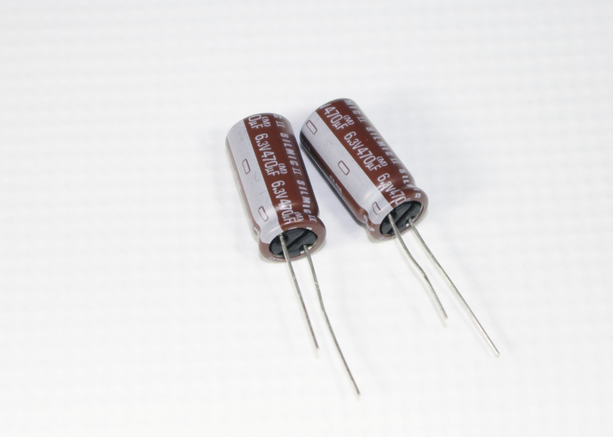 

Kondensator 470uF/6,3V Elna Silmic II Rfs x 2 szt.