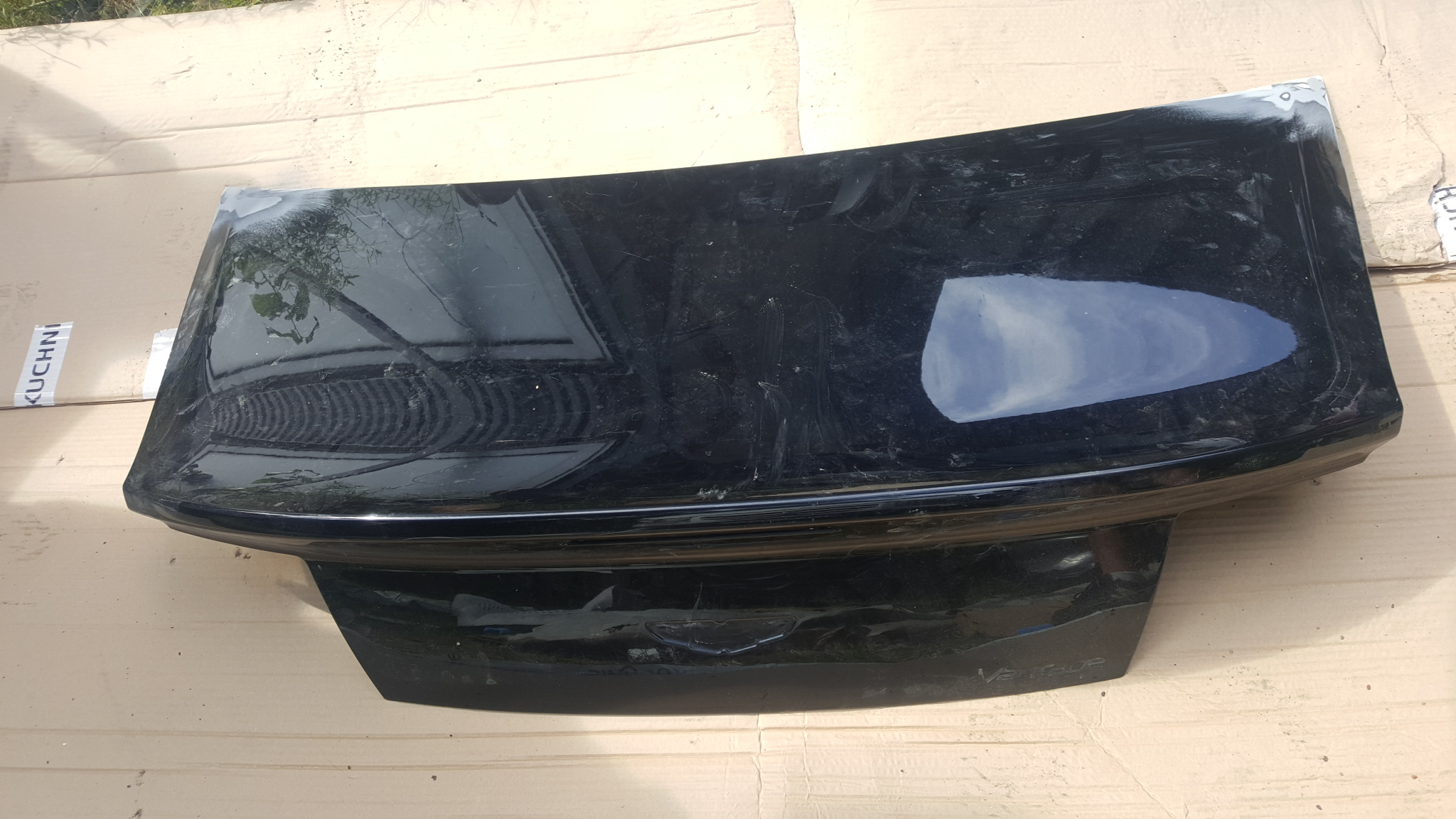 KLAPA BAGAZNIKA ASTON MARTIN VANTAGE 6G33