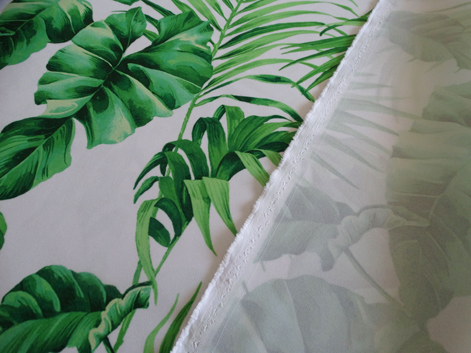Ткань с пальмовыми листьями