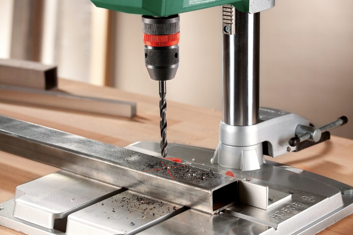 DWUBIEGOWA WIERTARKA STOŁOWA 710W PBD 40 BOSCH Napięcie (V) 230 V