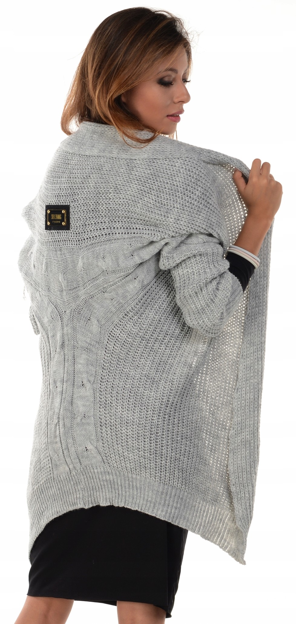 UROCZY DŁUGI SWETER WŁOSKI KARDIGAN NARZUTKA SZARY Wzór dominujący inny wzór