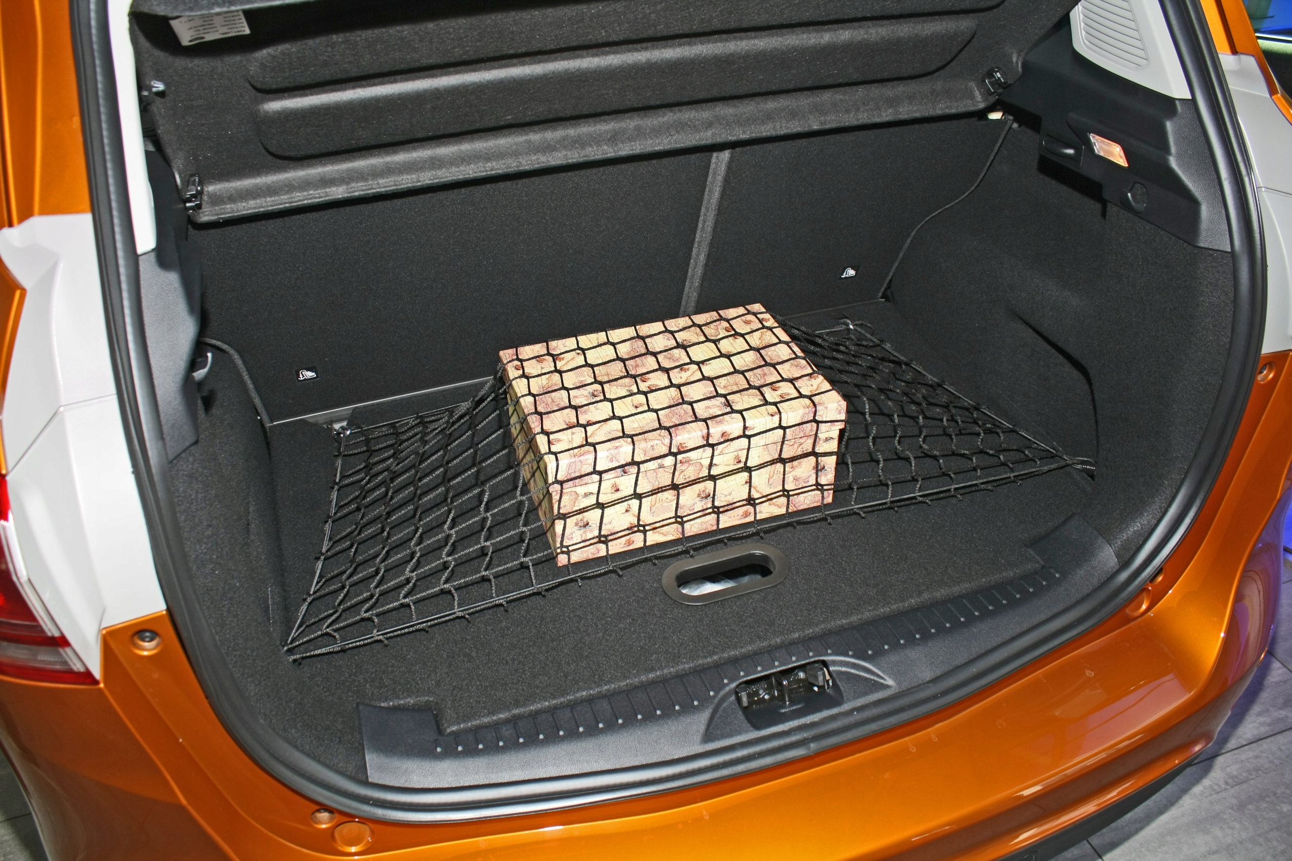 SIATKA DO BAGAŻNIKA FORD B-MAX 2012-2017 Rodzaj siatki