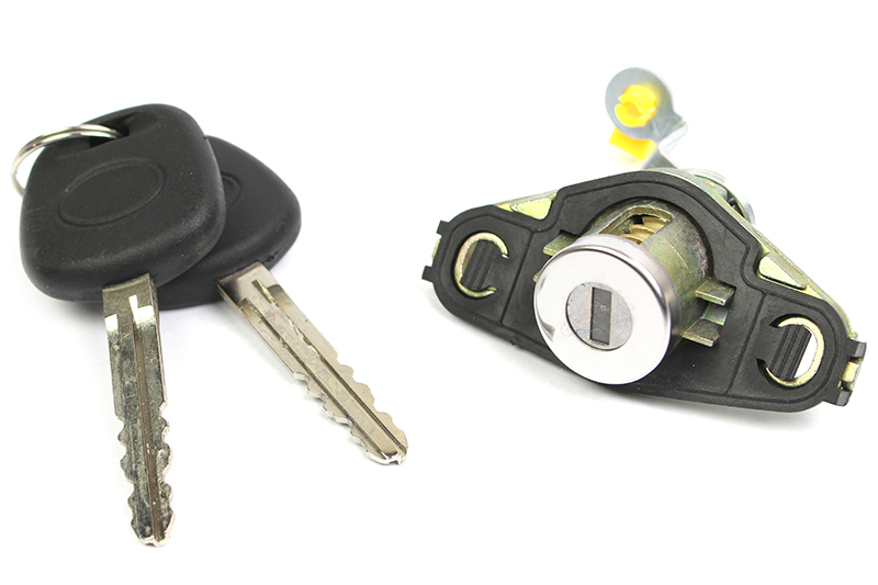 TOYOTA COROLLA E12 CSOMAGTÉRAJTÓ ZÁRBETÉT